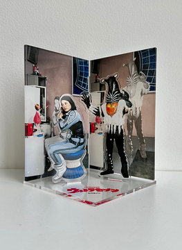 【直筆サイン入り】ウルトラ警備隊・友里アンヌ隊員×台座付きアクリルフィギュア 2